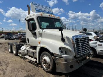  Salvage Freightliner Cascadia 1