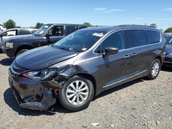  Salvage Chrysler Pacifica