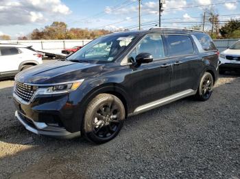  Salvage Kia Carnival