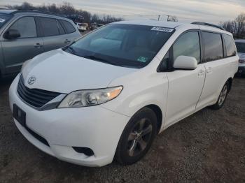  Salvage Toyota Sienna