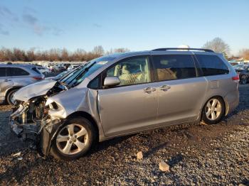  Salvage Toyota Sienna