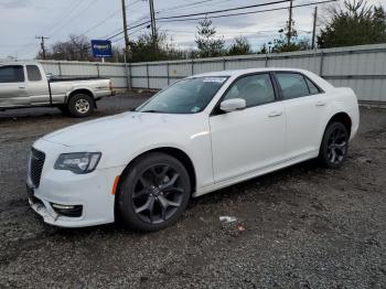  Salvage Chrysler 300