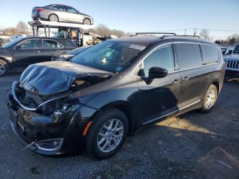  Salvage Chrysler Pacifica