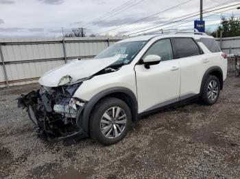  Salvage Nissan Pathfinder