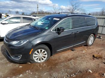  Salvage Chrysler Pacifica