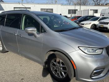  Salvage Chrysler Pacifica