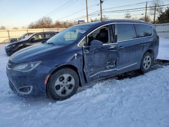  Salvage Chrysler Pacifica