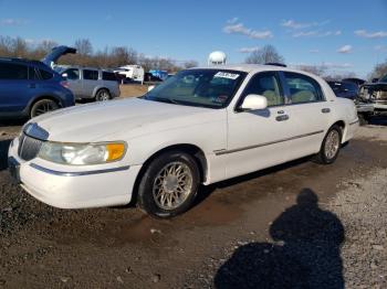  Salvage Lincoln Towncar