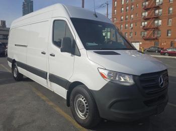  Salvage Mercedes-Benz Sprinter