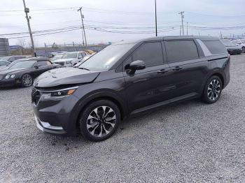  Salvage Kia Carnival