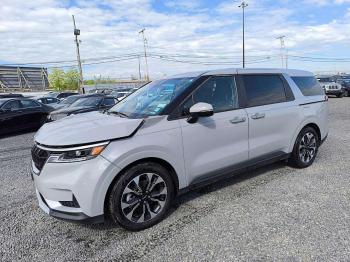  Salvage Kia Carnival