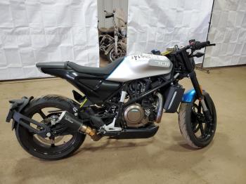  Salvage Husqvarna Vitpilen 7