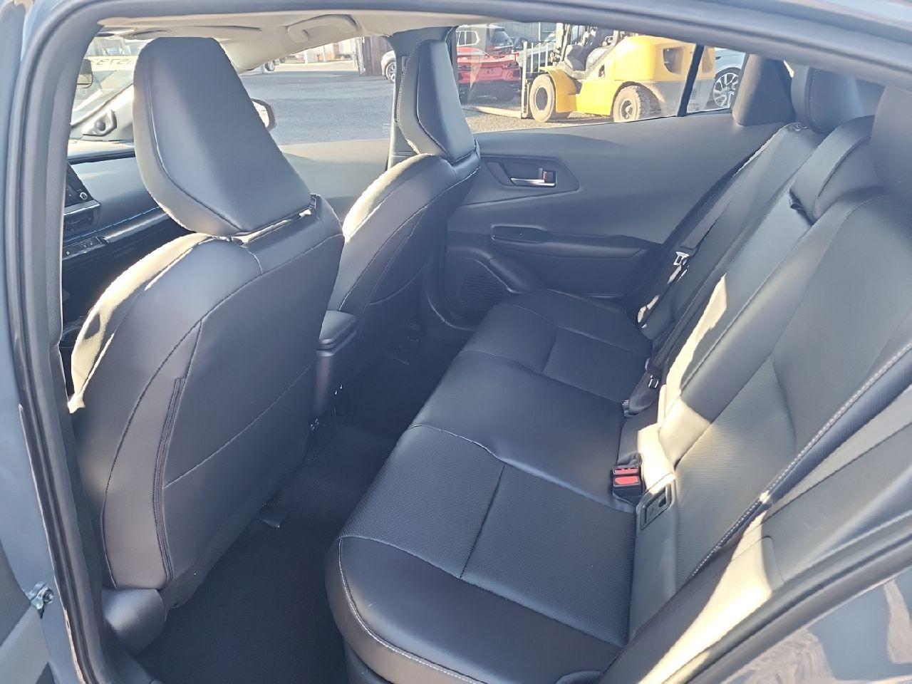 Toyota Prius Le Image 11