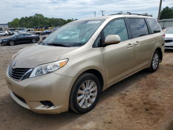  Salvage Toyota Sienna