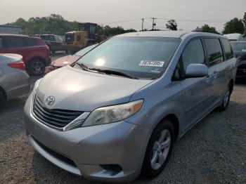  Salvage Toyota Sienna