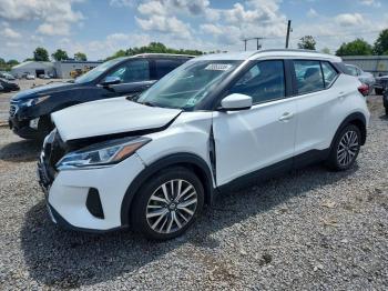  Salvage Nissan Kicks