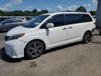  Salvage Toyota Sienna