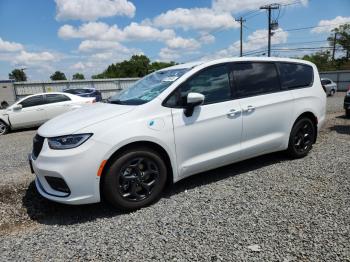  Salvage Chrysler Pacifica