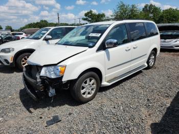  Salvage Chrysler Minivan