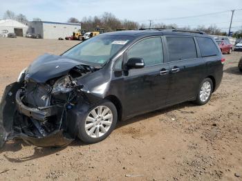  Salvage Toyota Sienna