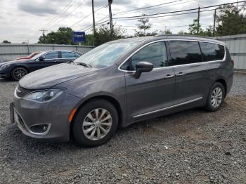  Salvage Chrysler Pacifica