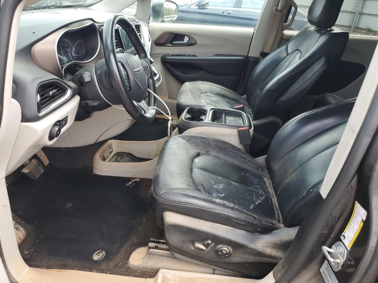 Chrysler Pacifica Touring L Image 5