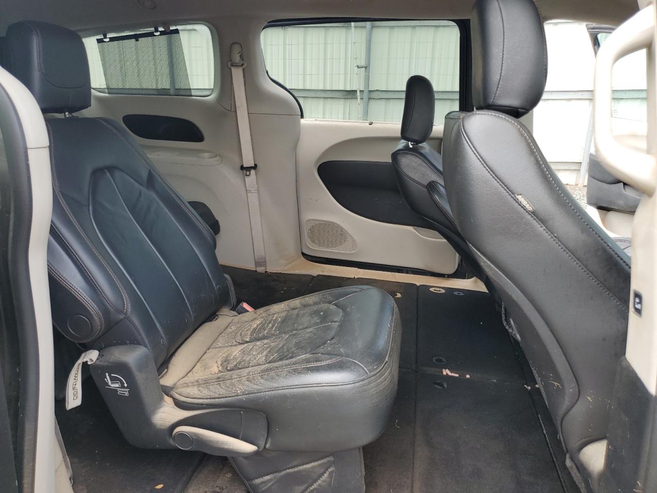 Chrysler Pacifica Touring L Image 12