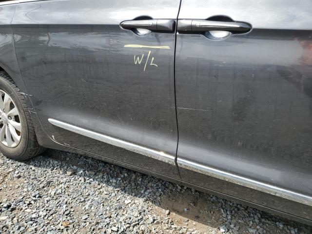 Chrysler Pacifica Touring L Image 14