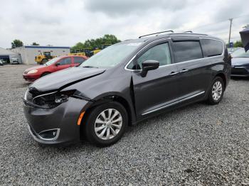  Salvage Chrysler Pacifica