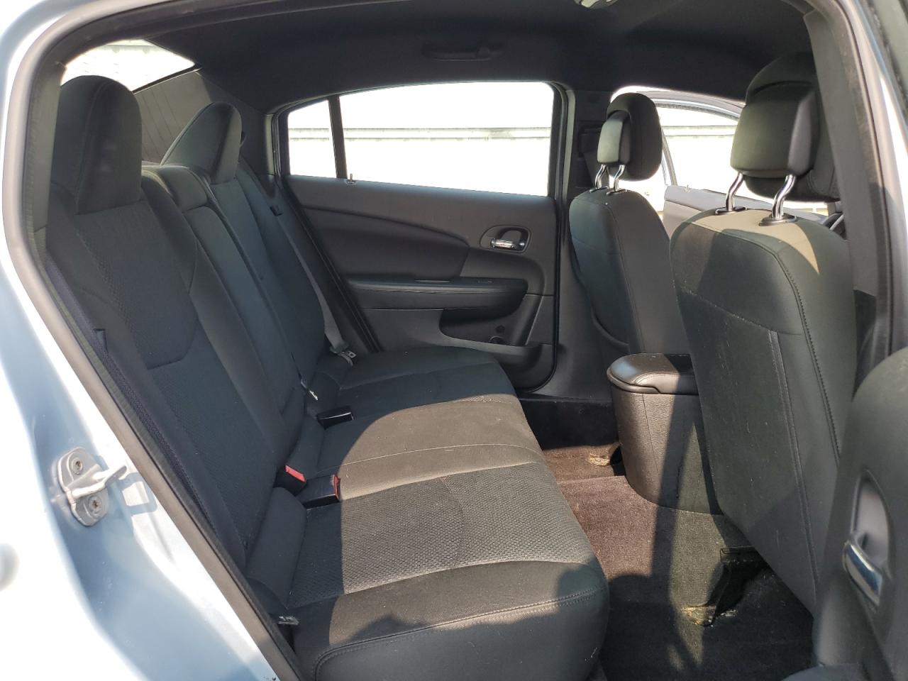 Chrysler 200 Lx Image 6