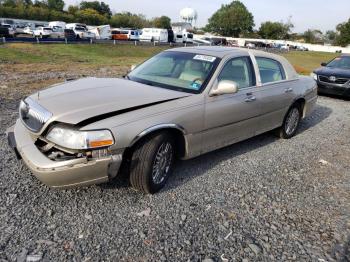  Salvage Lincoln Towncar