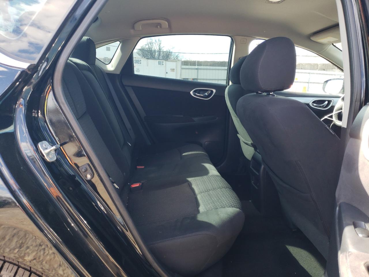 Nissan Sentra S Image 7