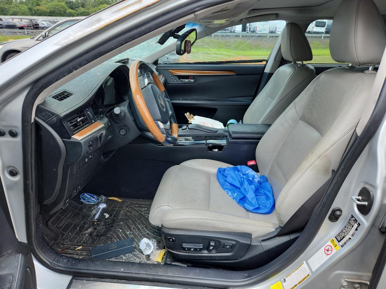 Lexus Es 300h Image 10