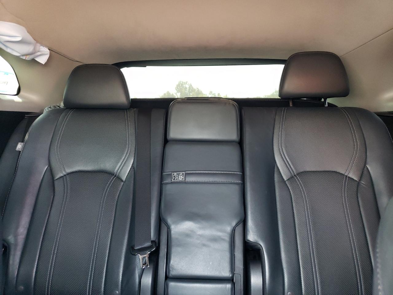 Lexus RX 450h Base Image 12