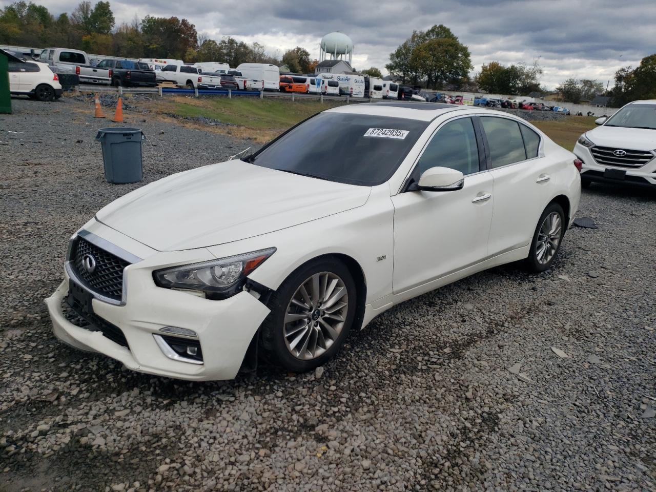INFINITI Q50 Luxe Image 1