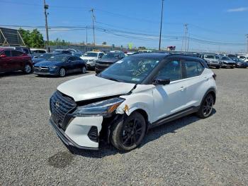  Salvage Nissan Kicks