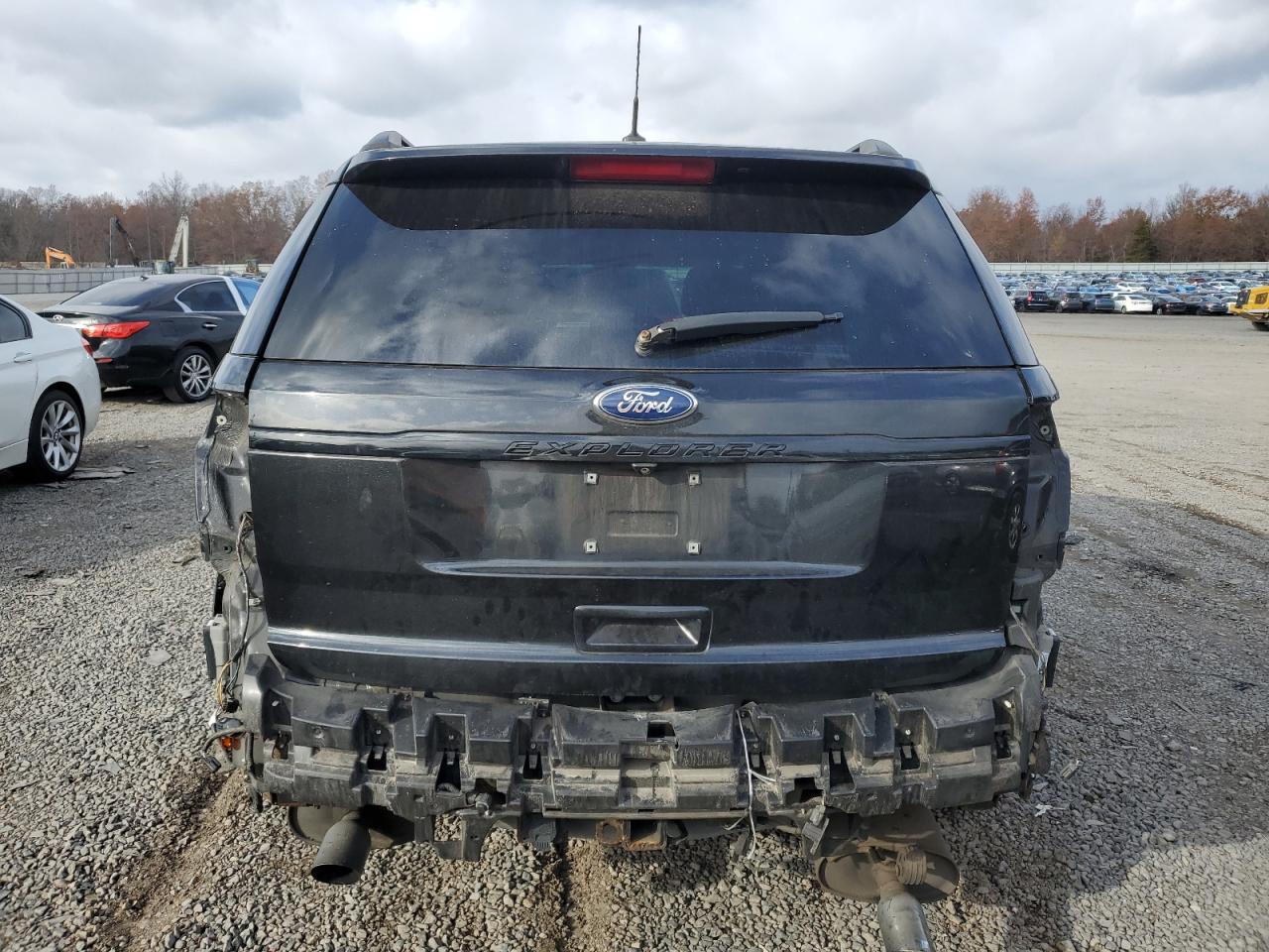 Ford Explorer Sport Image 13