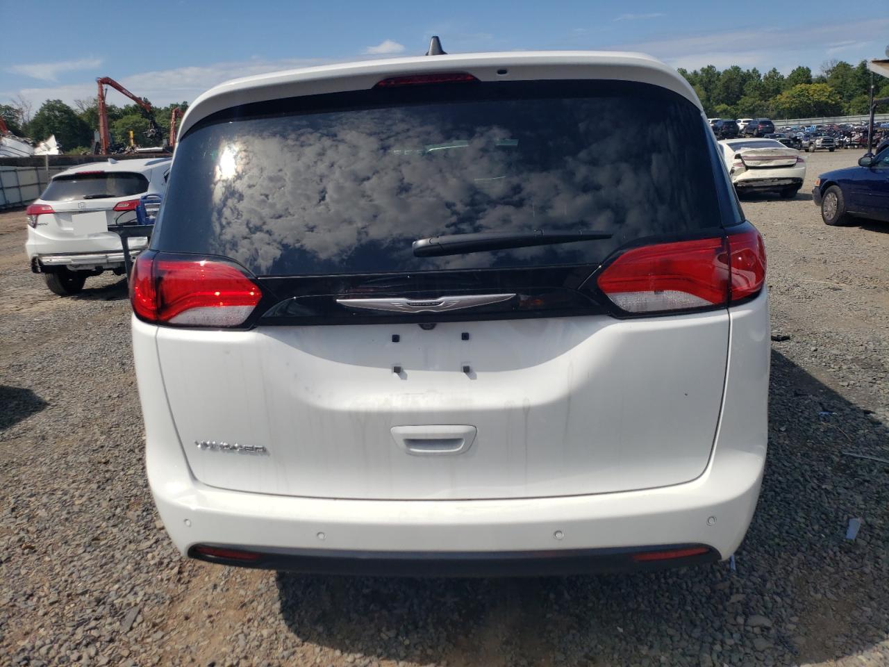 Chrysler Minivan Lx Image 8