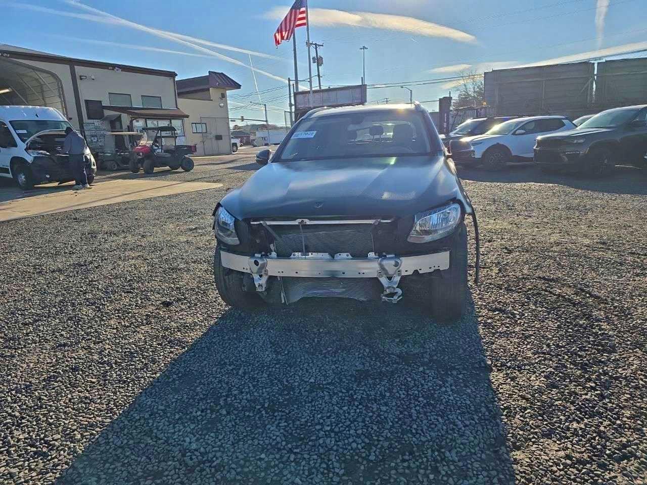 Mercedes-Benz GLC 300 4matic Image 4