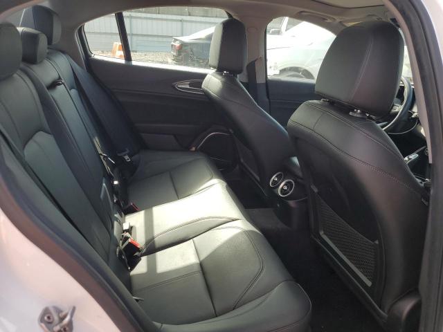 Alfa Romeo Giulia Ti Image 12