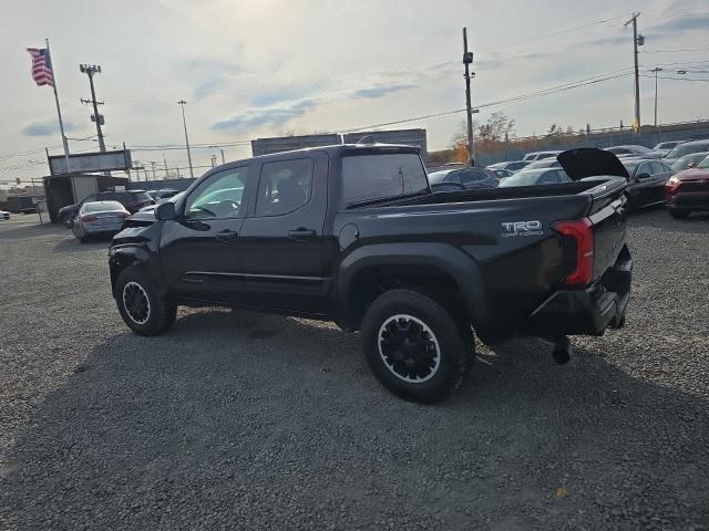 Toyota Tacoma Double Cab Image 2
