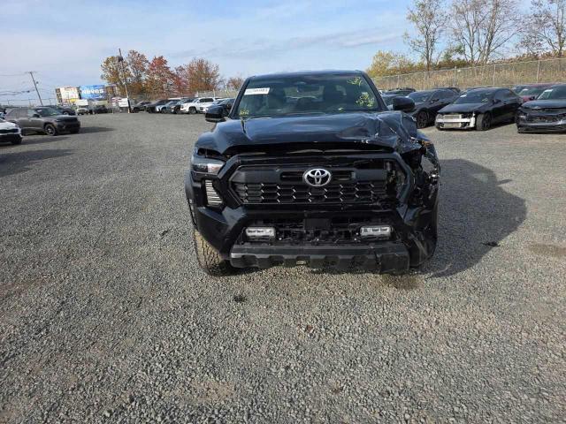 Toyota Tacoma Double Cab Image 3