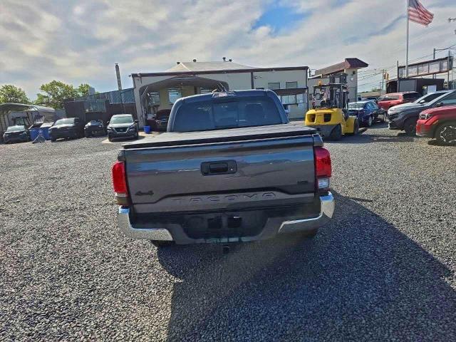 Toyota Tacoma Double Cab Image 10