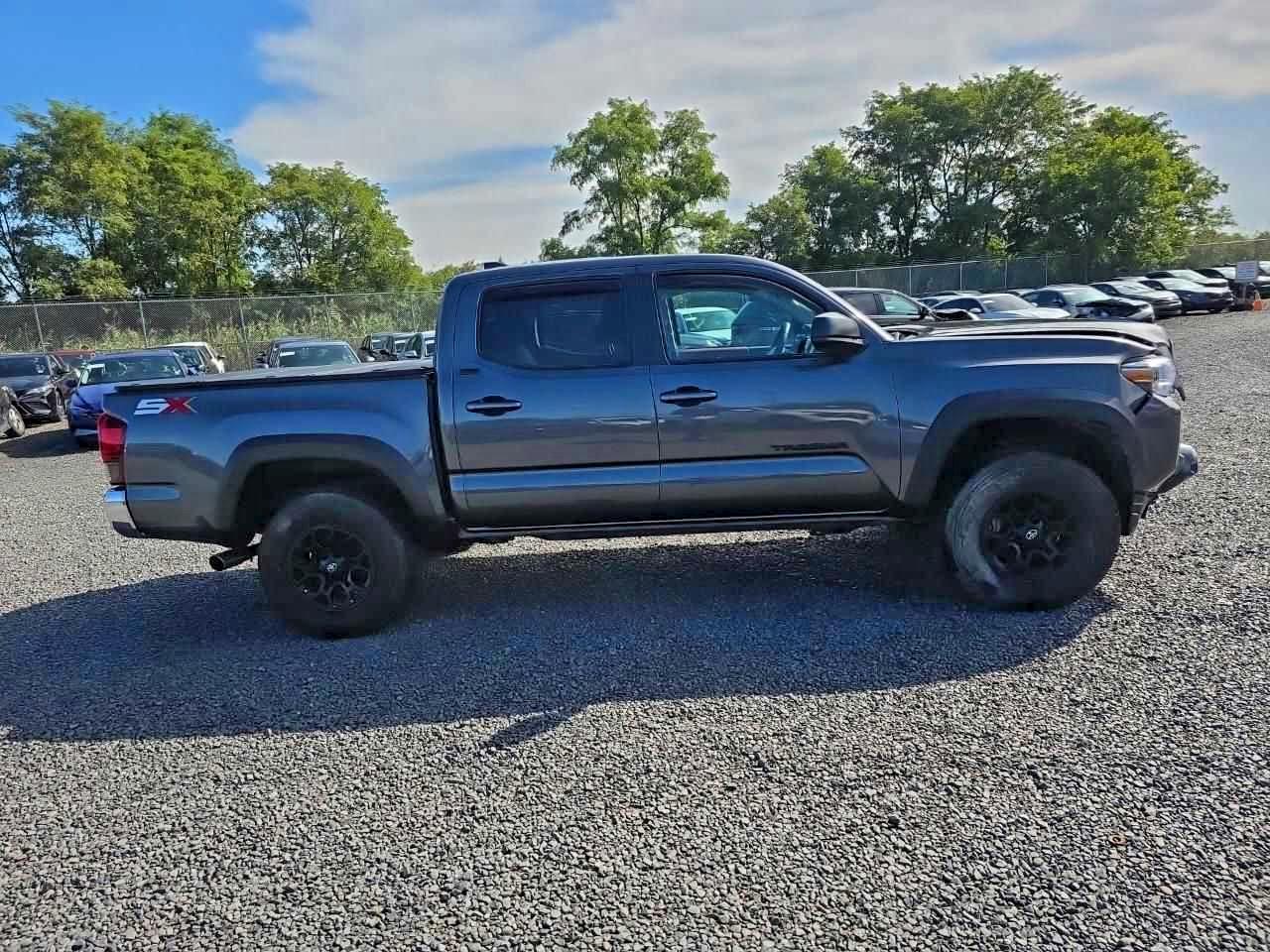 Toyota Tacoma Double Cab Image 11