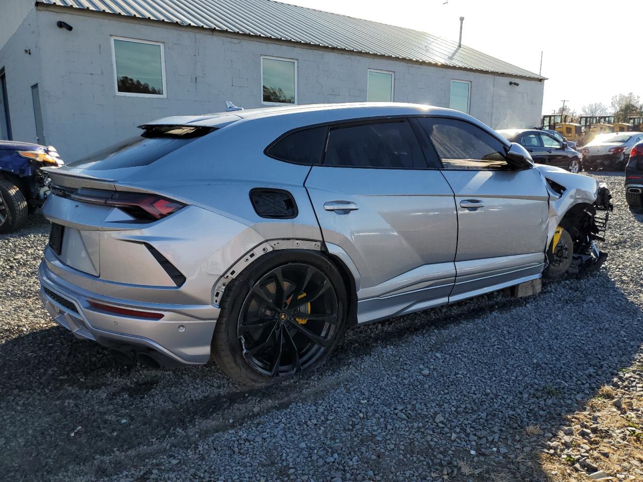 Lamborghini Urus Image 6