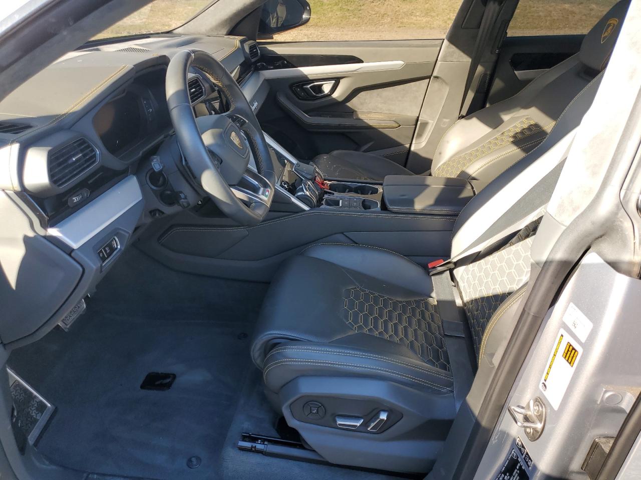 Lamborghini Urus Image 8