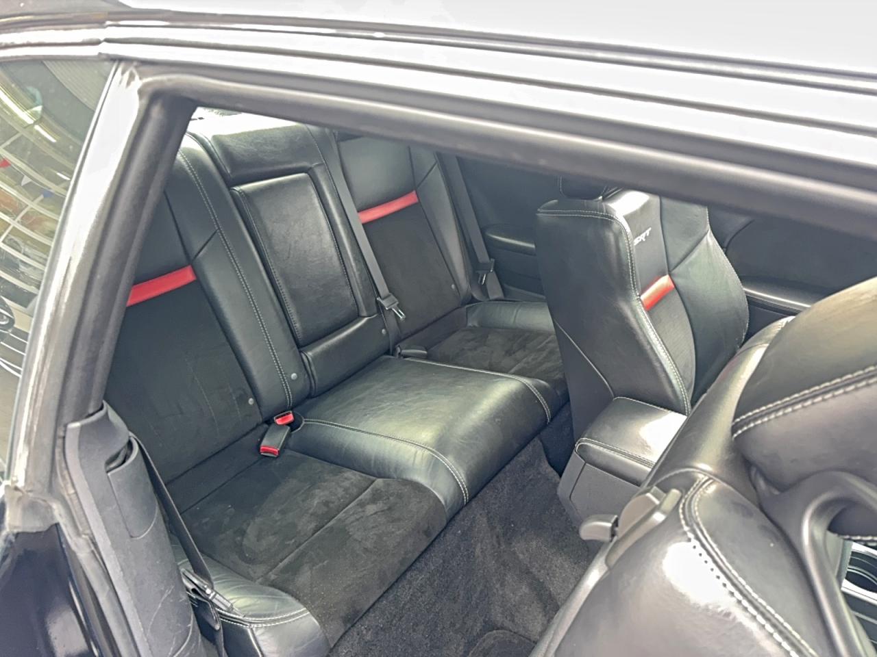 Dodge Challenger Srt-8 Image 4