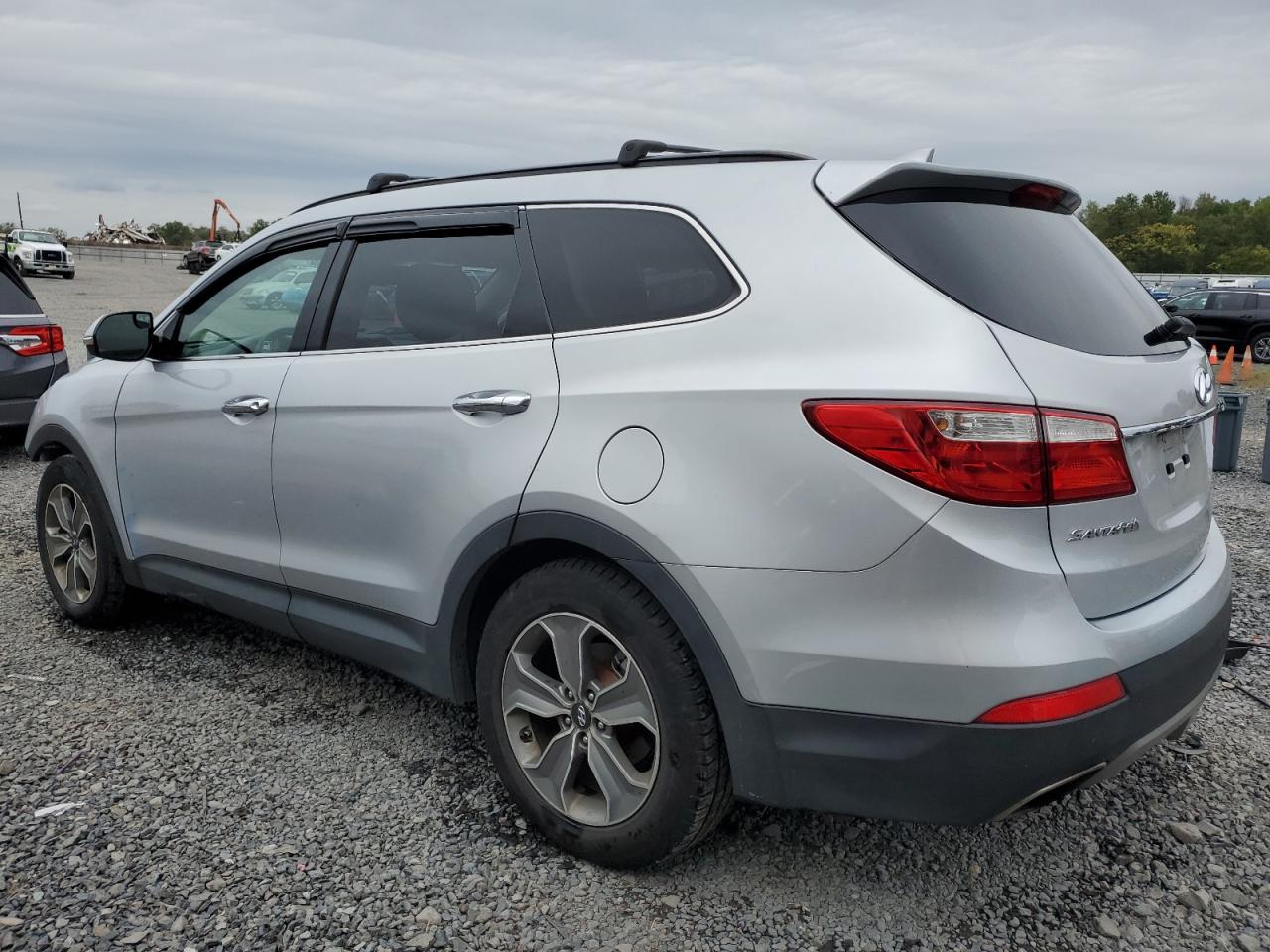 Hyundai SANTA FE Gls Image 2