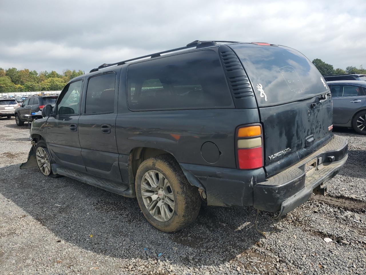 GMC Yukon Denali Image 2