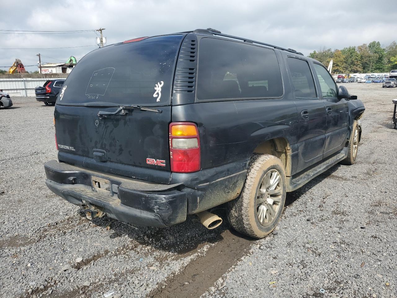 GMC Yukon Denali Image 12